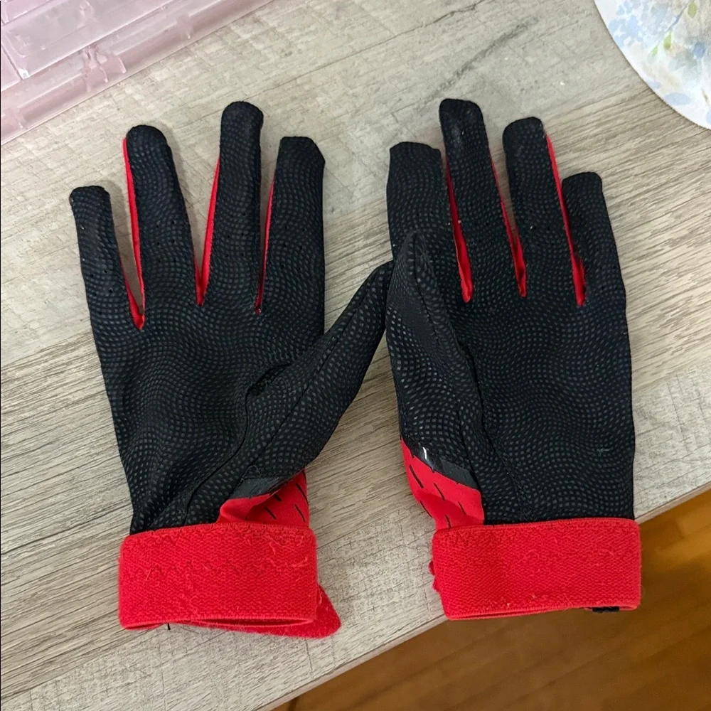 Under Armour Red and Black Sports Gloves